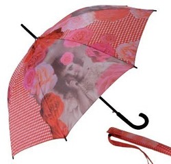 La tendance des parapluies chics et chocs ! La tendance des parapluies chics et chocs !