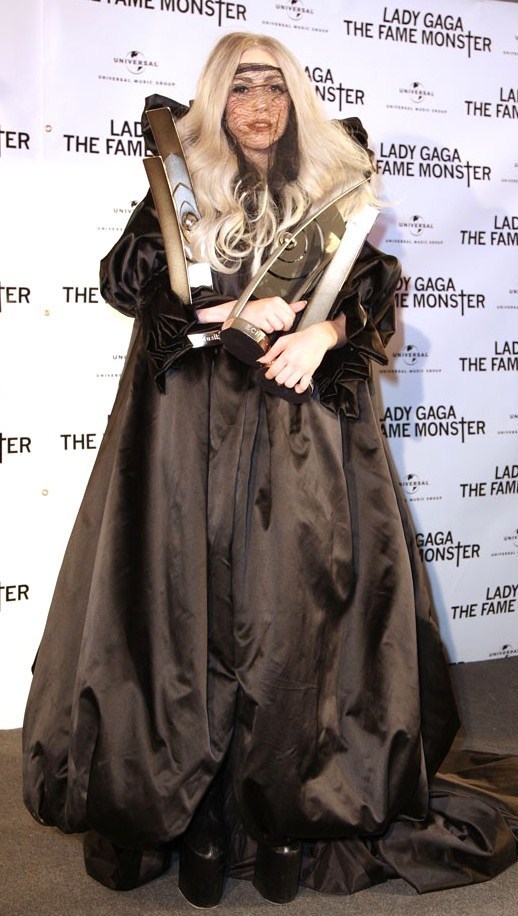 Top 10 des robes les plus excentriques de Lady Gaga ! Top 10 des robes les plus excentriques de Lady Gaga !