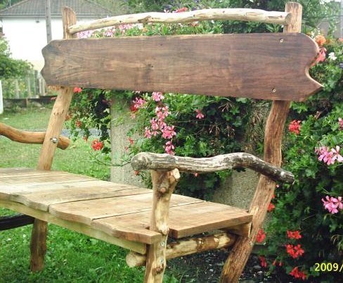 De jolis bancs en bois, faits maison pour le jardin !