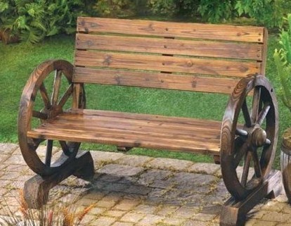 De jolis bancs en bois, faits maison pour le jardin !