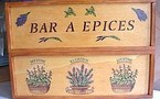 Faire une étagère à épices avec 2 caissettes de bois !