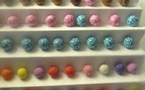 Texturer des perles en pâte fimo avec du sel !