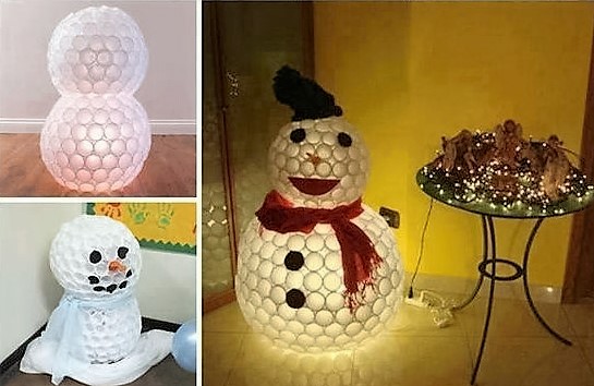Faire un bonhomme de neige avec des gobelets en plastique