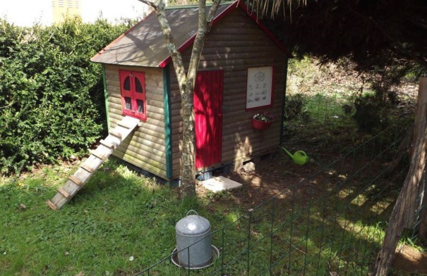 Des poulaillers faits avec des maisons Des poulaillers faits avec des maisons