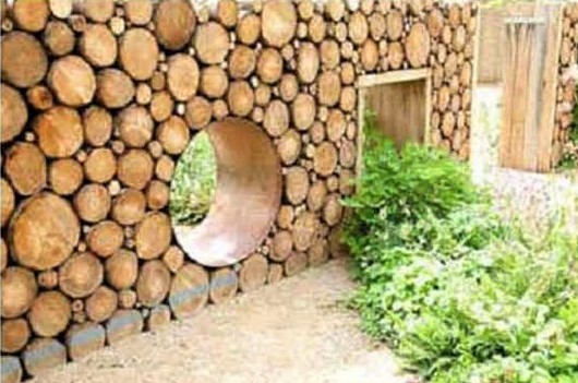 Murs jardin en rondins de bois