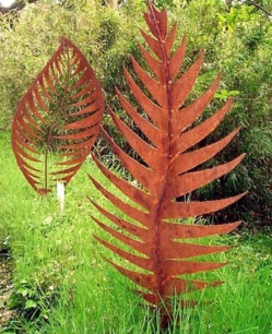 Déco sculptures rouillées au jardin