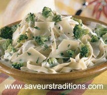 Tagliatelles aux brocolis et à l'emmental. Tagliatelles aux brocolis et à l'emmental.