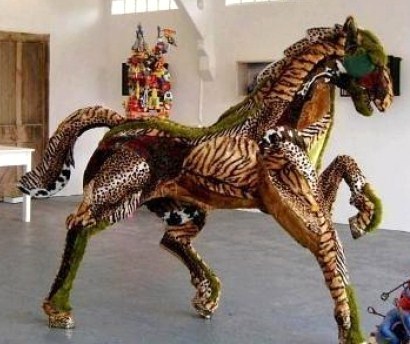 cheval réalisé avec plusieurs peluches cheval réalisé avec plusieurs peluches