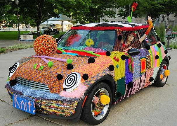 Art insolite : la folie du tricot !