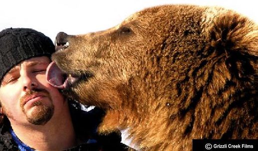 Love story entre un ours et un homme !