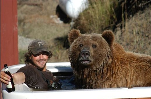 Love story entre un ours et un homme !