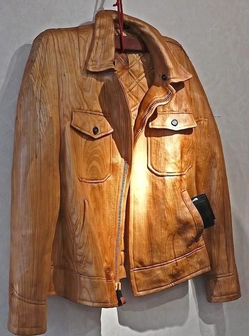 Un perfecto, sculpté en bois massif.. Un perfecto, sculpté en bois massif..
