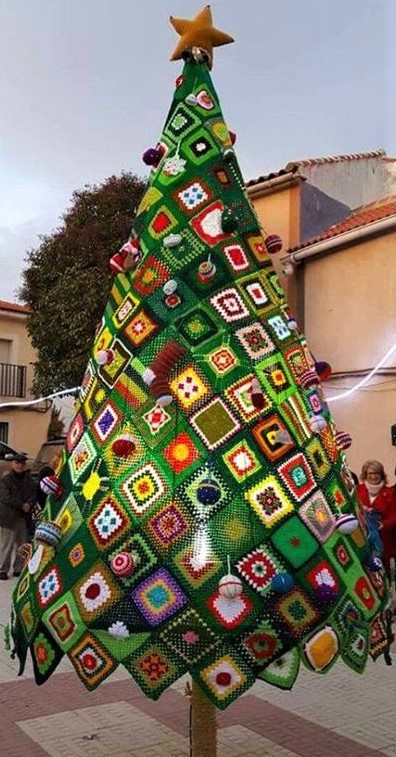 Grands sapins de Noël en laine