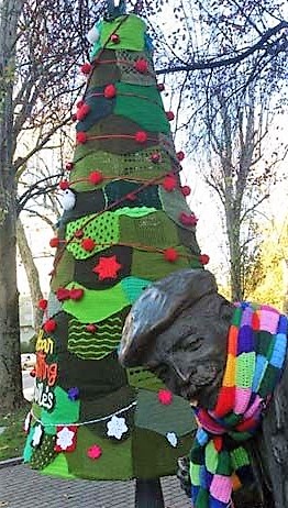 Grands sapins de Noël en laine