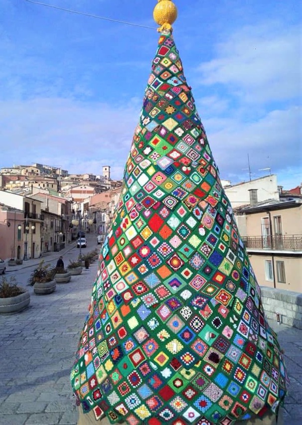 Grands sapins de Noël en laine