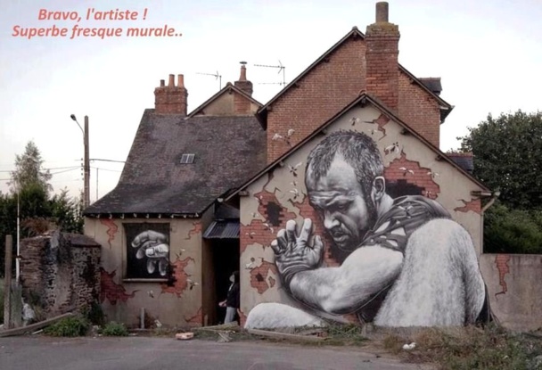 Une superbe fresque murale qui habille et retient la maison..