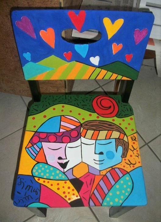 Décorations peintures sur chaises