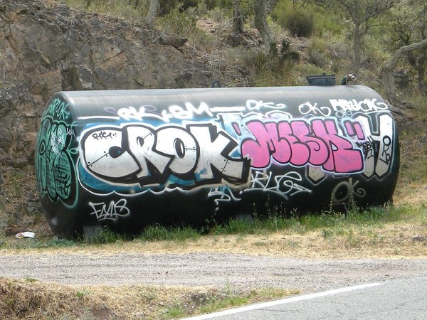 Art insolite : des peintures en pleine garrigue ! Art insolite : des peintures en pleine garrigue !