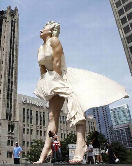Marilyn Monroe une grande Dame de 8 mètres de haut ! Marilyn Monroe une grande Dame de 8 mètres de haut !