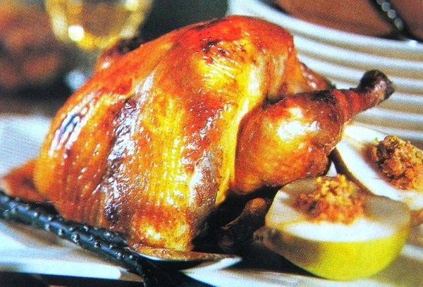 Pintade farcie aux dattes et poires à la canelle ! Pintade farcie aux dattes et poires à la canelle !