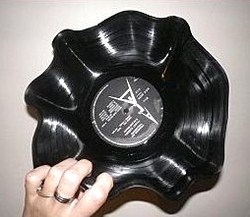 Faire des corbeilles avec des vieux vinyles ! Faire des corbeilles avec des vieux vinyles !