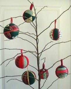 Décorations de Noël, faire des boules en tissu !