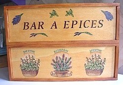 Faire une étagère à épices avec 2 caissettes de bois ! Faire une étagère à épices avec 2 caissettes de bois !