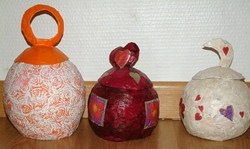 Faire un paquet cadeau de forme ronde ! Faire un paquet cadeau de forme ronde !