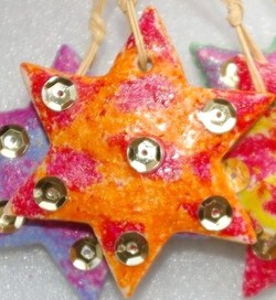 Faire une étoile de Noël en pâte à sel ! Faire une étoile de Noël en pâte à sel !