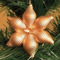 Faire une étoile en matériau de récup ! Faire une étoile en matériau de récup !