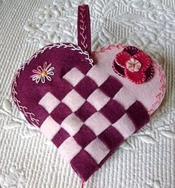 Faire un coeur de Noël en feutrine !