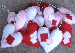 Faire un coeur de Noël en feutrine ! Faire un coeur de Noël en feutrine !