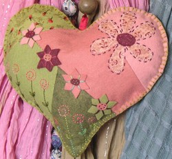 Faire un coeur de Noël en feutrine ! Faire un coeur de Noël en feutrine !