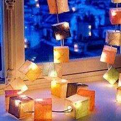 Fabriquer une guirlande lumineuse en matériau récup !