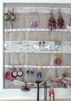 Faire un cadre présentoir à bijoux !