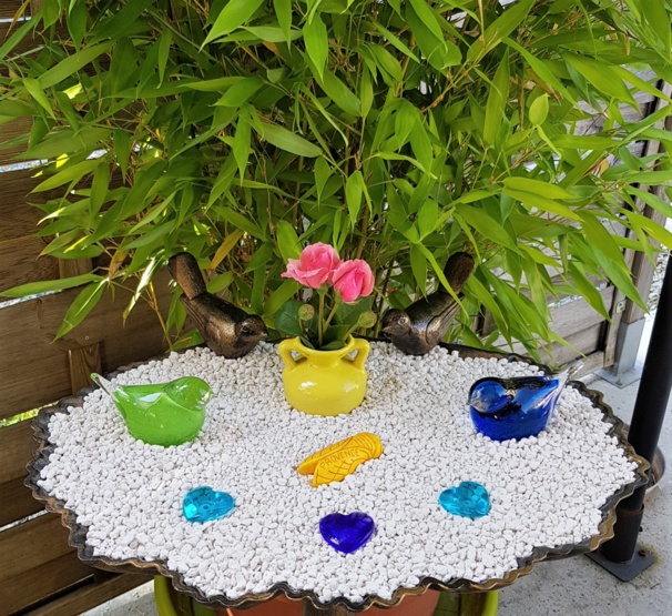 Fontaine pour oiseaux recyclée en bassin décoratif