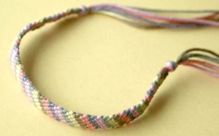 Faire un bracelet en matériau récup !