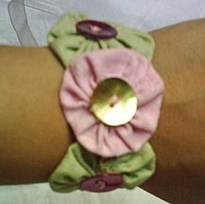 Faire un bracelet en matériau récup ! Faire un bracelet en matériau récup !