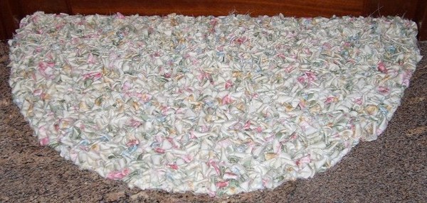Faire un tapis en matériau de récup ! Faire un tapis en matériau de récup !