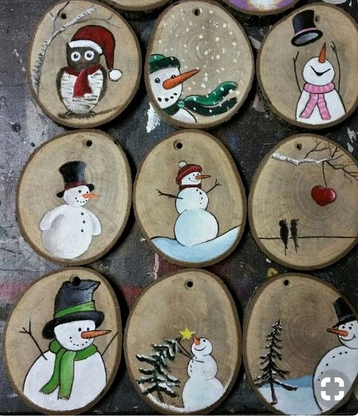 Décorations de Noël sur galettes de bois