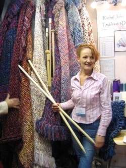 Comment tricoter avec des aiguilles géantes ?