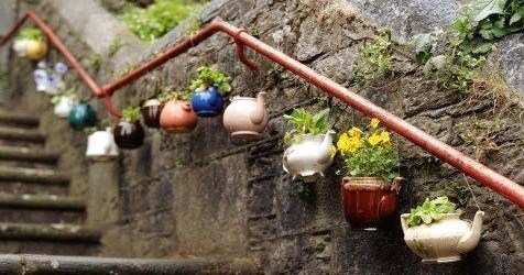 Votre collection de théières et vieilles bouilloires vous encombre, faites en des jardinières ! ! Votre collection de théières et vieilles bouilloires vous encombre, faites en des jardinières ! !