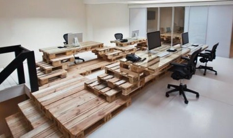 Vous avez un stock de palettes, faîtes en du mobilier de bureau..