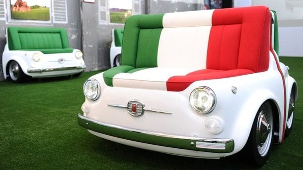 Papa adore les voitures, offrez lui un sofa cabriolet !