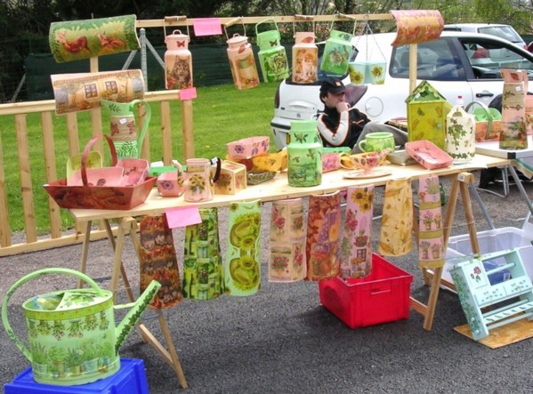 Brocantes colorées, objets recyclés !