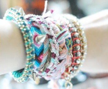 Se fabriquer un joli bracelet pour l'été