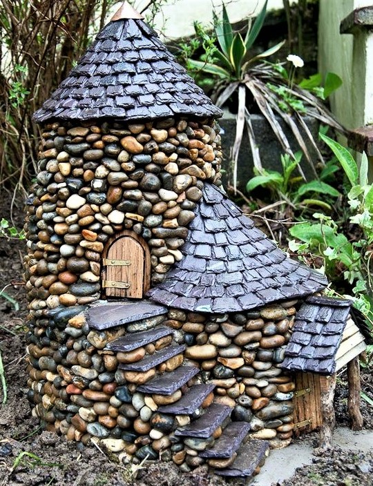 Maisons miniatures en pierre pour décorer le jardin