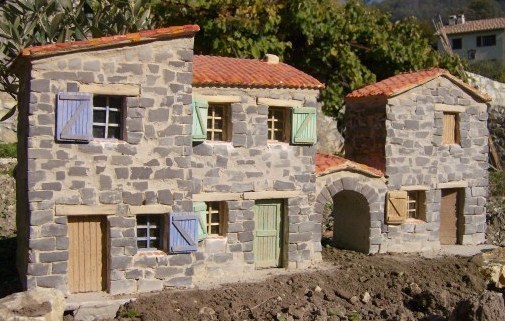 Maisons miniatures en pierre pour décorer le jardin