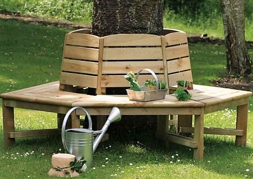 Habiller un arbre avec un banc en bois, des modèles !