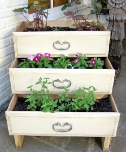 Recyclez vos vieux meubles au jardin Recyclez vos vieux meubles au jardin